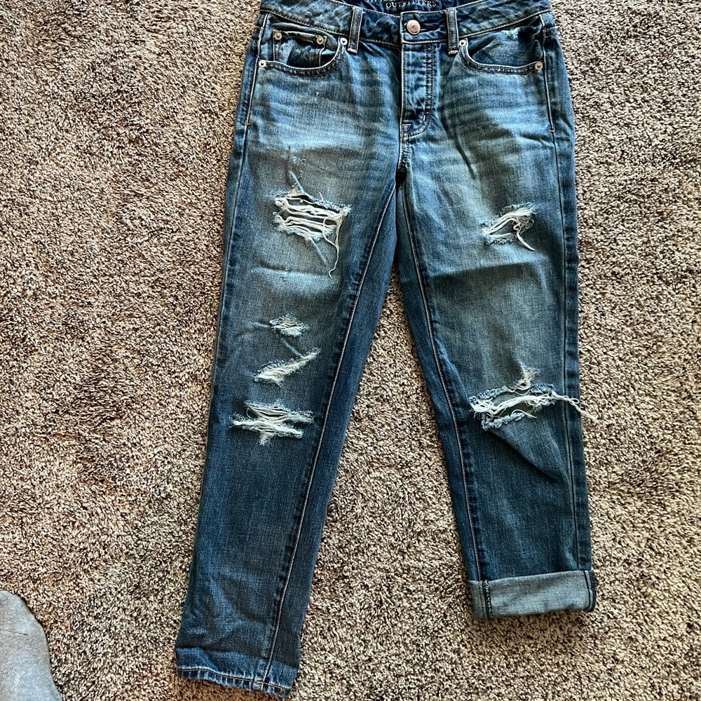 American eagle boy crop jeans. Medium rise